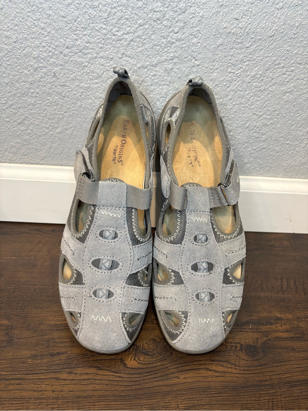 Earth Origins Camby Women’s Light Gray Suede Casual Sandals